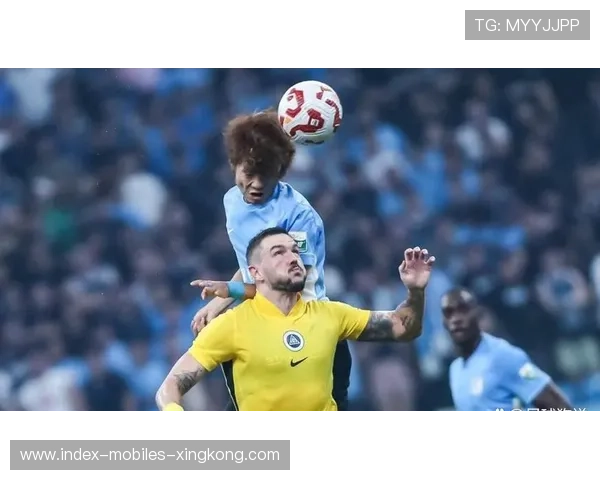 大連英博中场抢断极其干脆，直接扭转局势